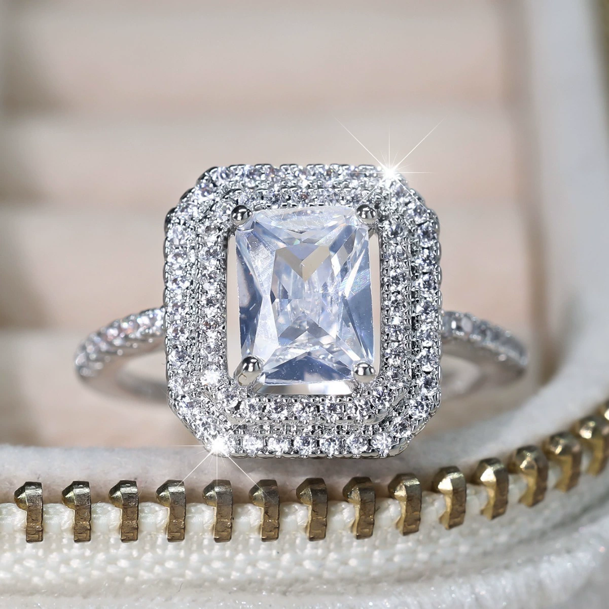TEMU's popular white K all-white square diamond ring light luxury ring