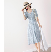新款V領連衣裙夏季新款日系甜美顯瘦氣質單排扣高收腰A字波點裙子