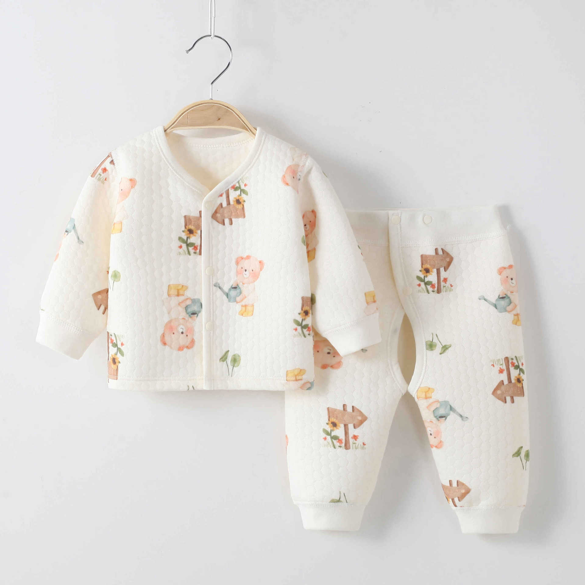 따뜻한 양복 - 꽃에 물주기 곰