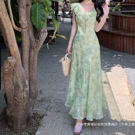 海边度假绿色碎花小飞袖连衣裙温柔气质独特绝美收腰沙滩长裙涤纶