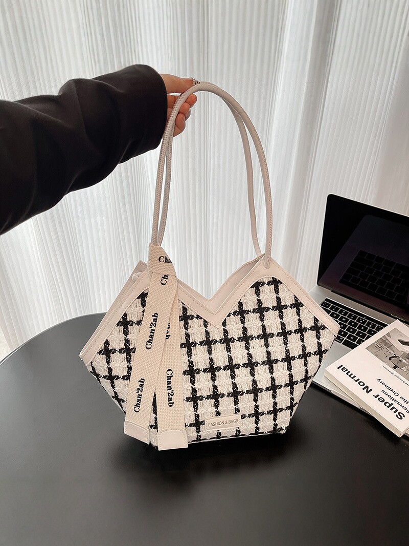 Bolsas transfronterizas en caliente 2026 nuevas bolsas de celosía de gran capacidad de transporte, bolsas de hombro de moda versátiles, bolsas debajo de la axila