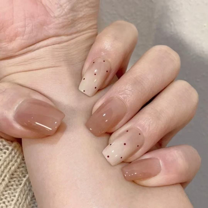 Handmade short nude brown polka dot press-on nails, simple and gentle, affordable, flattering for yellow skin tones, suitable for students