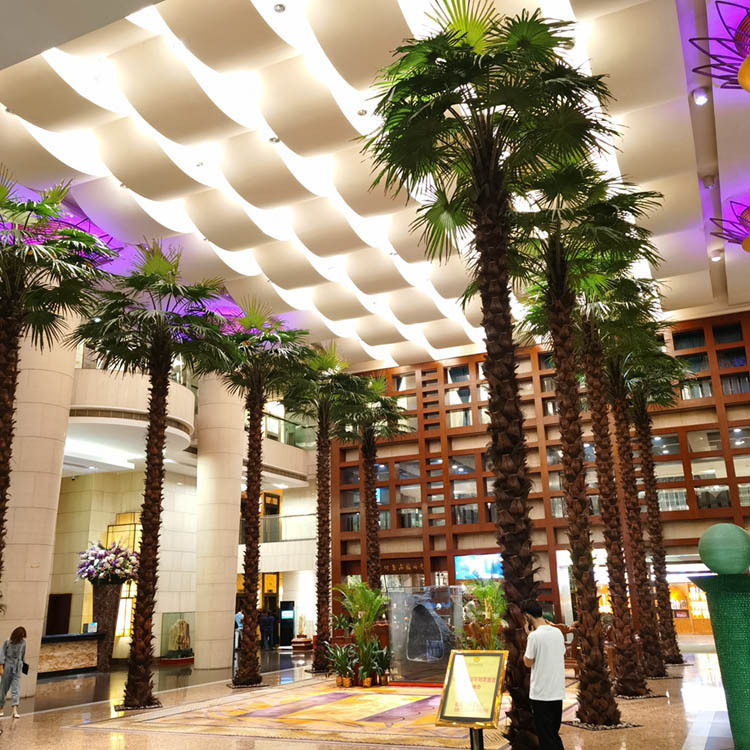 Palmeras de simulación de interiores y exteriores Palmeras de girasol de ancianos Simulación de paisaje Parque de plantas Cinturón verde Decoración Palmeras falsas