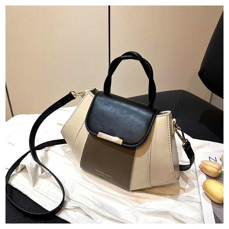 577g Weight Polyester Lining Material Zipper Closure Type Single Shoulder Strap Strap Type Crossbody Bag Bags Type Casual, Daily Occasion Pu Leather Material Color Block Pattern All Seasons Season Women's Gender Streetwear Style Square Shape Medium Size Women's Medium Pu Leather Color Block Streetwear Square Zipper Crossbody Bag 30