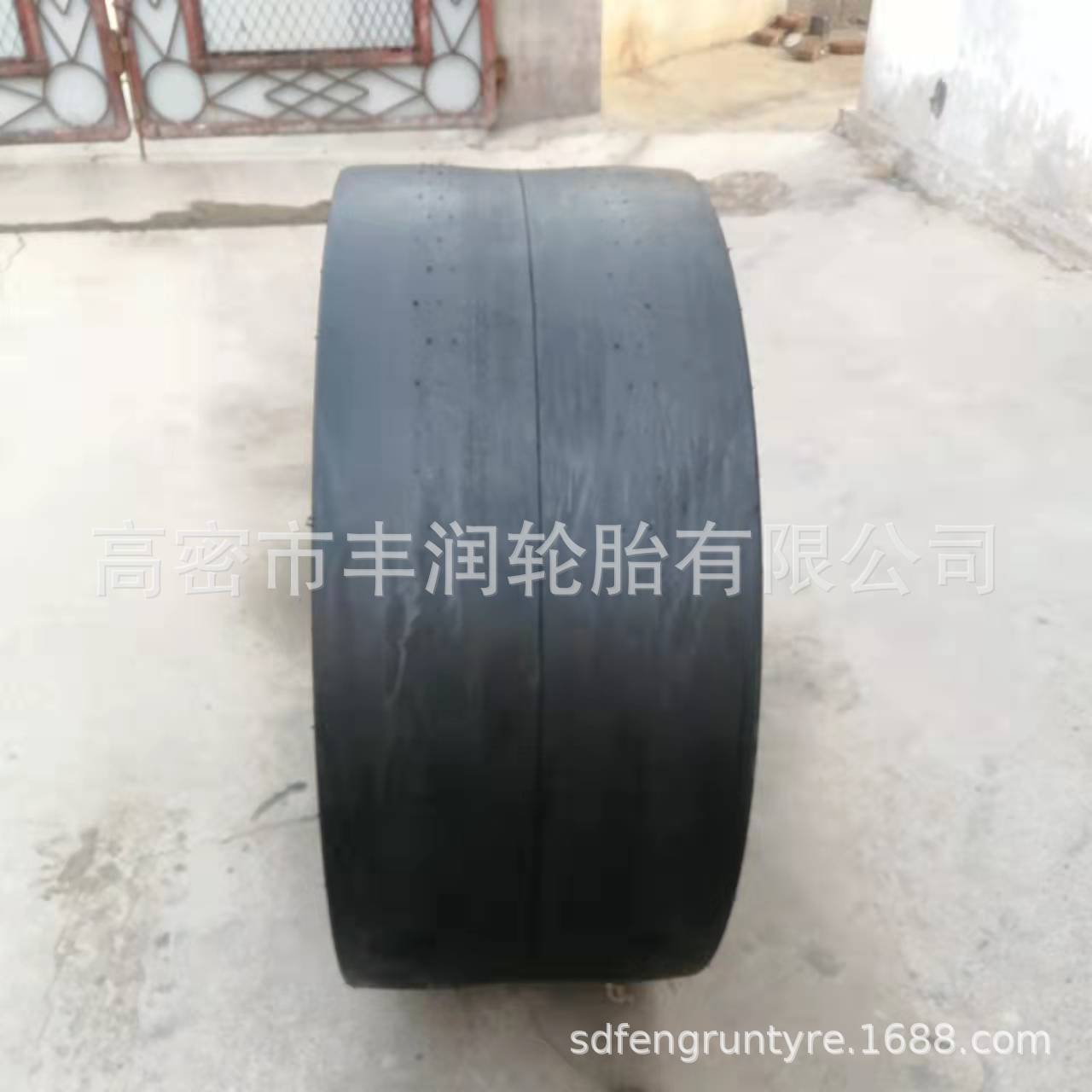 14/70-20光面胶轮压路机轮胎14/70-20加厚加厚