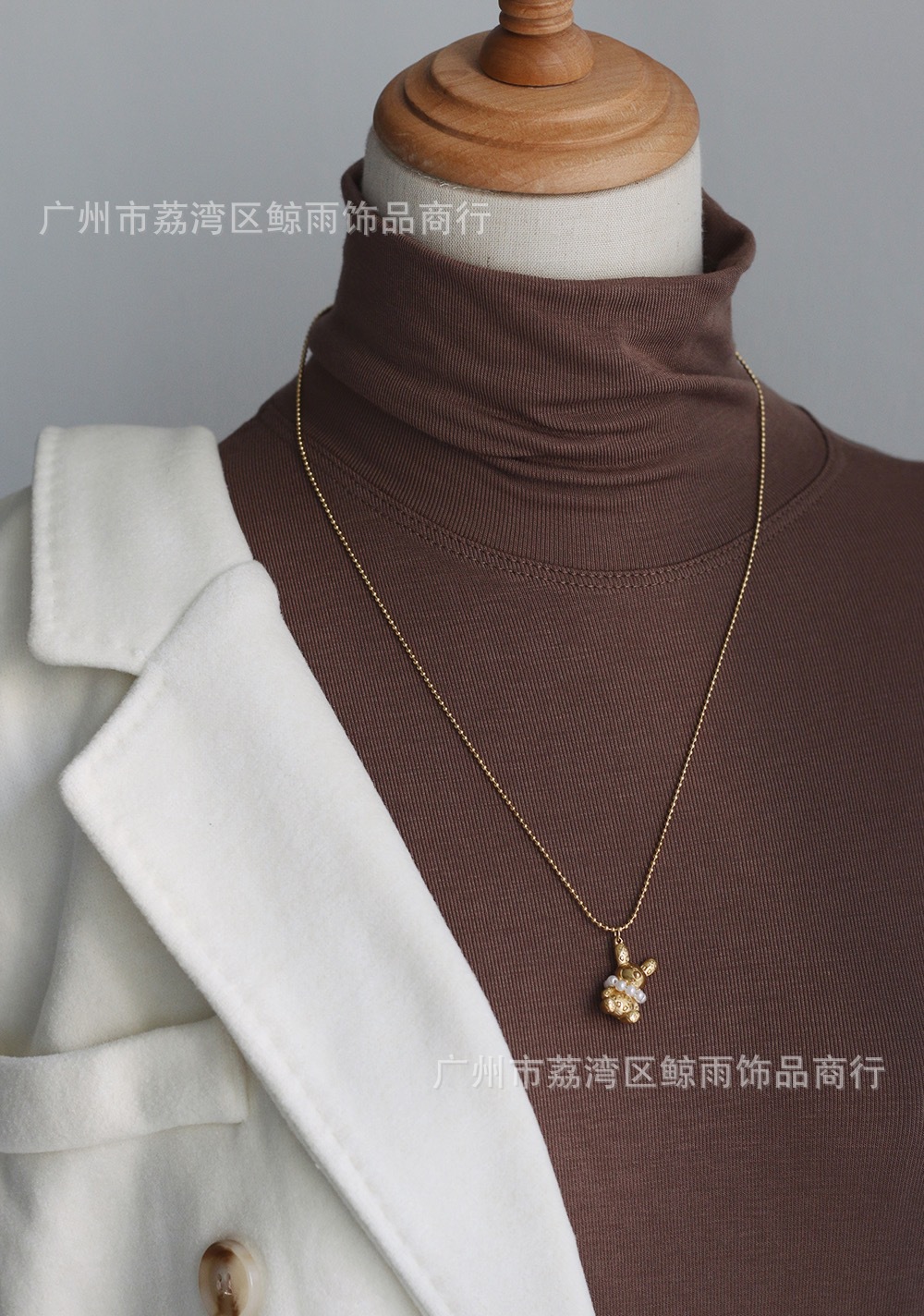 Collier En Acier Au Titane Animal Mignon De Lapin De Lettres Dimensionnelles De Mode display picture 7