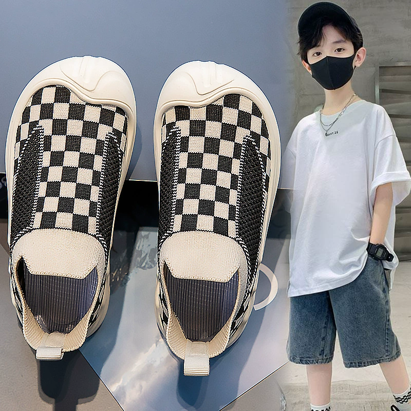 Обувь для мальчиков, лето 2025, новые популярные детские сетчатые дышащие сетчатые туфли, средние и большие детские кроссовки для бега в помещении, сверхлегкие