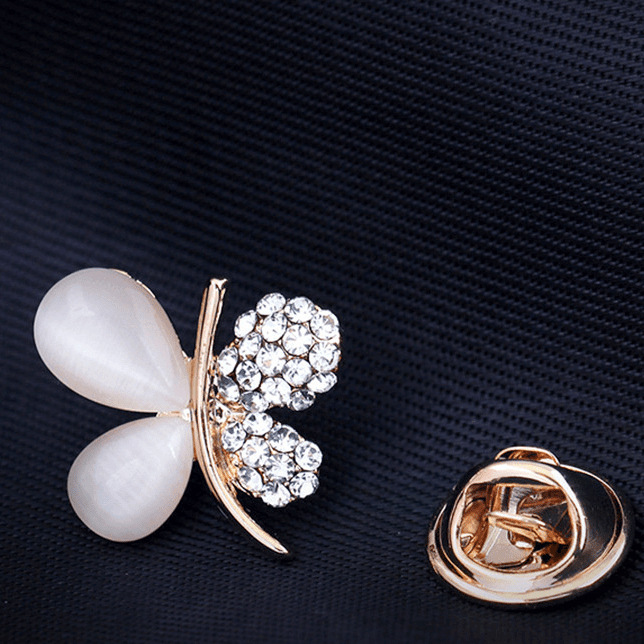 Korean Style Cat's Eye Stone Butterfly Brooch with Rhinestones, Collar Pin, Anti-Exposure Pin, Elegant Wholesale Bow Tie