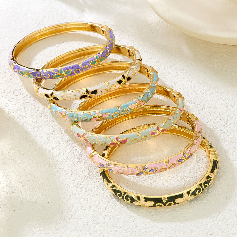 Fresh and Sweet Colorful Oil-Dropping Four-Leaf Clover Bracelet for Women Retro Palace Style Five-Leaf Flower Open Stacked Bracelet Wholesale