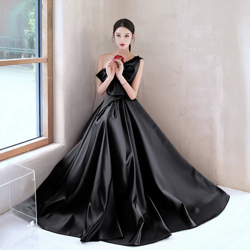 Black evening dress new 2022 popular satin dress women's texture senior company annual meeting graduation dress summer Black evening dress new 2022 popular satin dress women's texture senior company annual meeting graduation dress summer