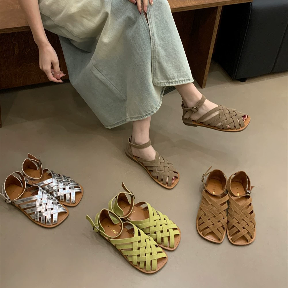 Кожаные плоские сандалии с тонким пояском женские летние 2025 мягкие подошвы