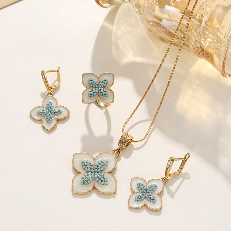 Gold-Plated Four-Leaf Clover Necklace Three-Piece Set Photo Design Manufacturer Wholesale Xiyin Dropshipping Labeling Kitty