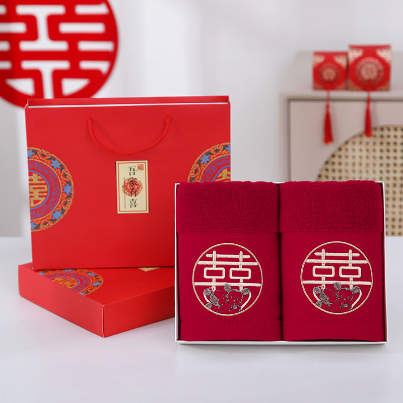 Вино и красный хлопок широкий