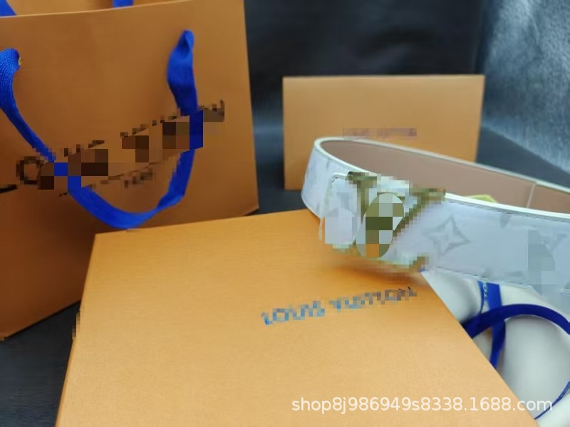 White flower gold buckle