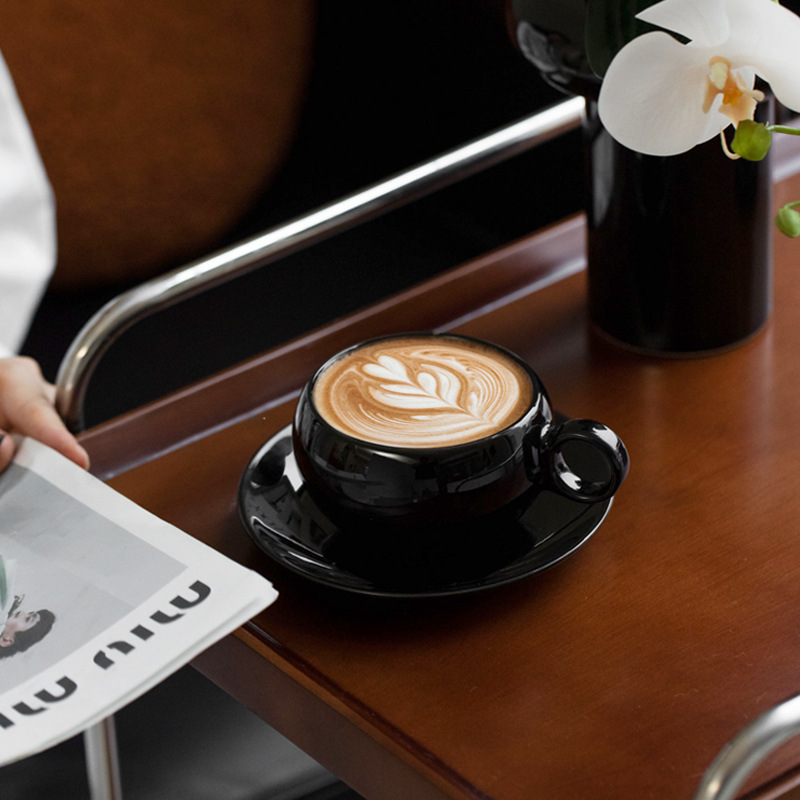 Hogar estilo retro medieval taza de café de cerámica pareja hombres y mujeres taza taza taza taza de leche juego de platillo negro