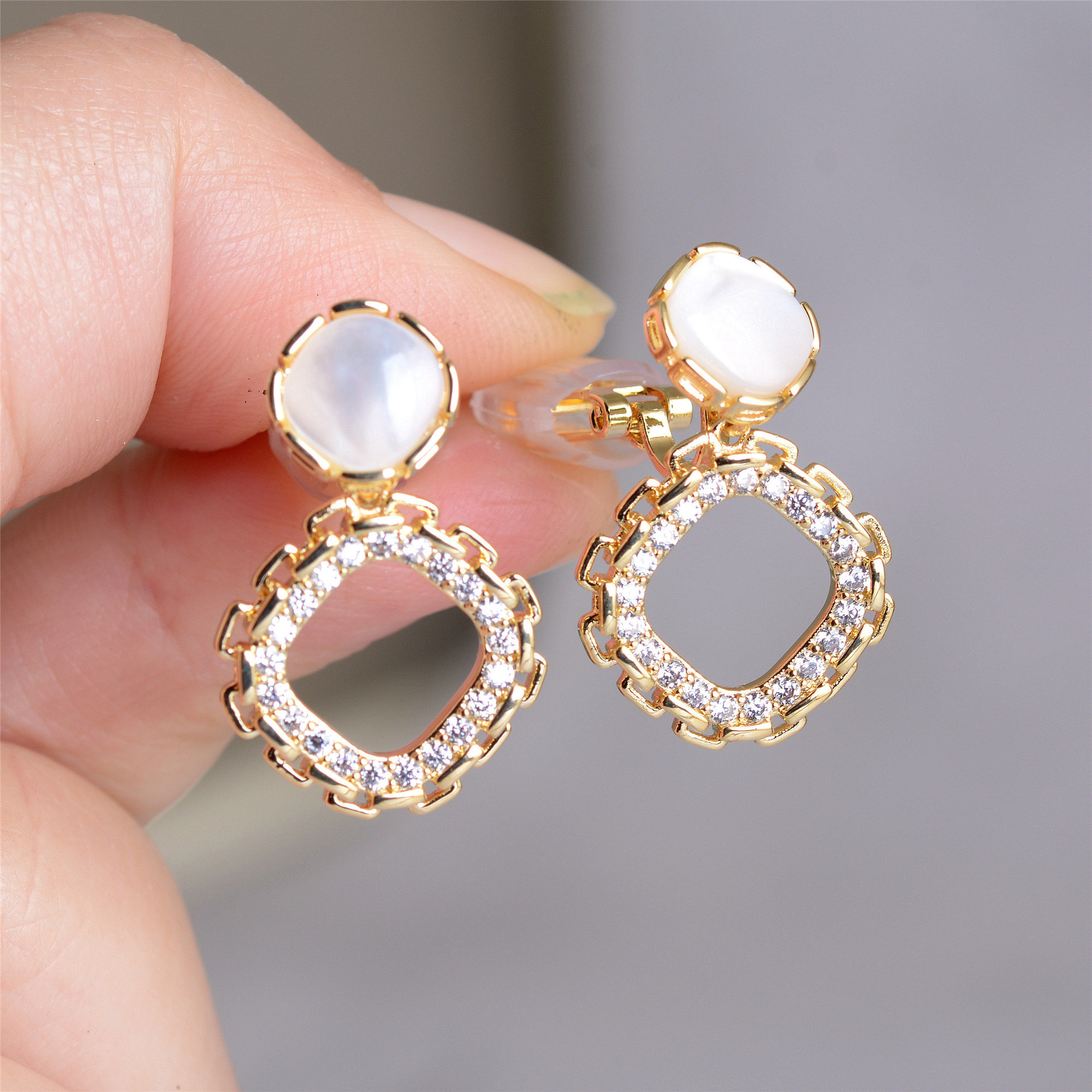 E58963E855A141D12E856455D062B1