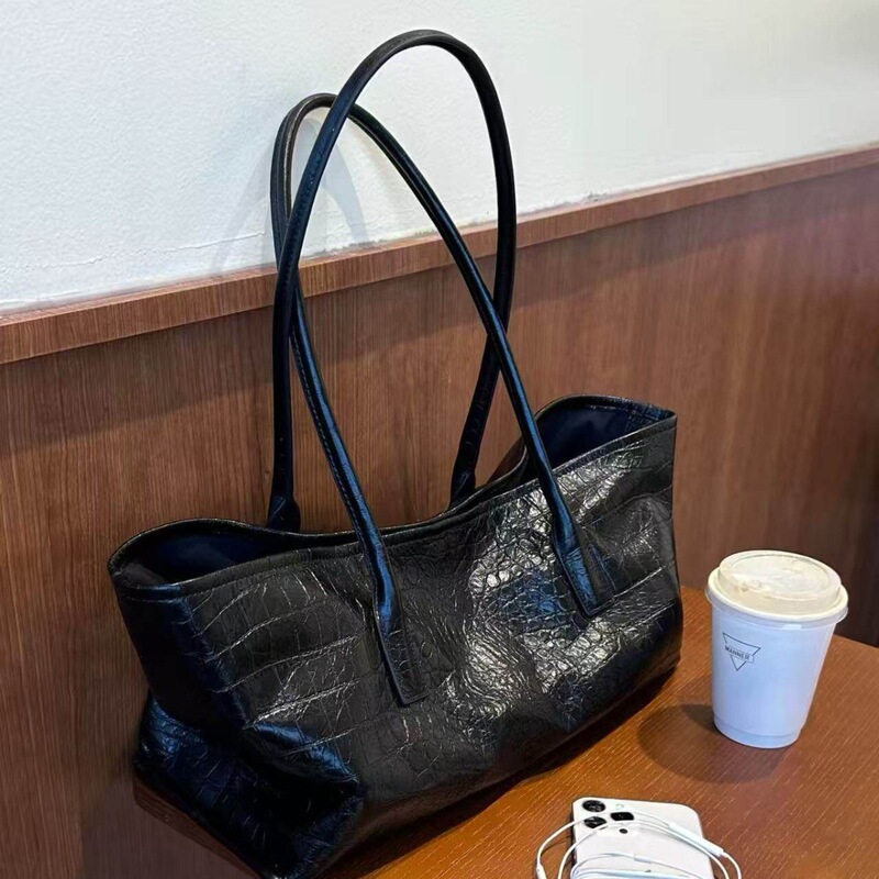 2026 Summer Black High-End Crocodile Pattern Large Capacity Tote Bag Versatile Commuting Underarm Shoulder Handbag for Women 2026 Summer Black High-End Crocodile Pattern Large Capacity Tote Bag Versatile Commuting Underarm Shoulder Handbag for Women