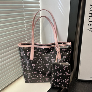 Cute capacious one-shoulder bag with bow