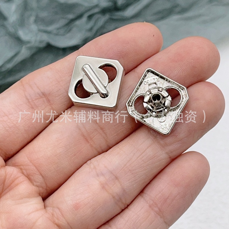多规格样式异形小香风四合扣外套裤子装饰摇头扣复古合金百搭面板|undefined