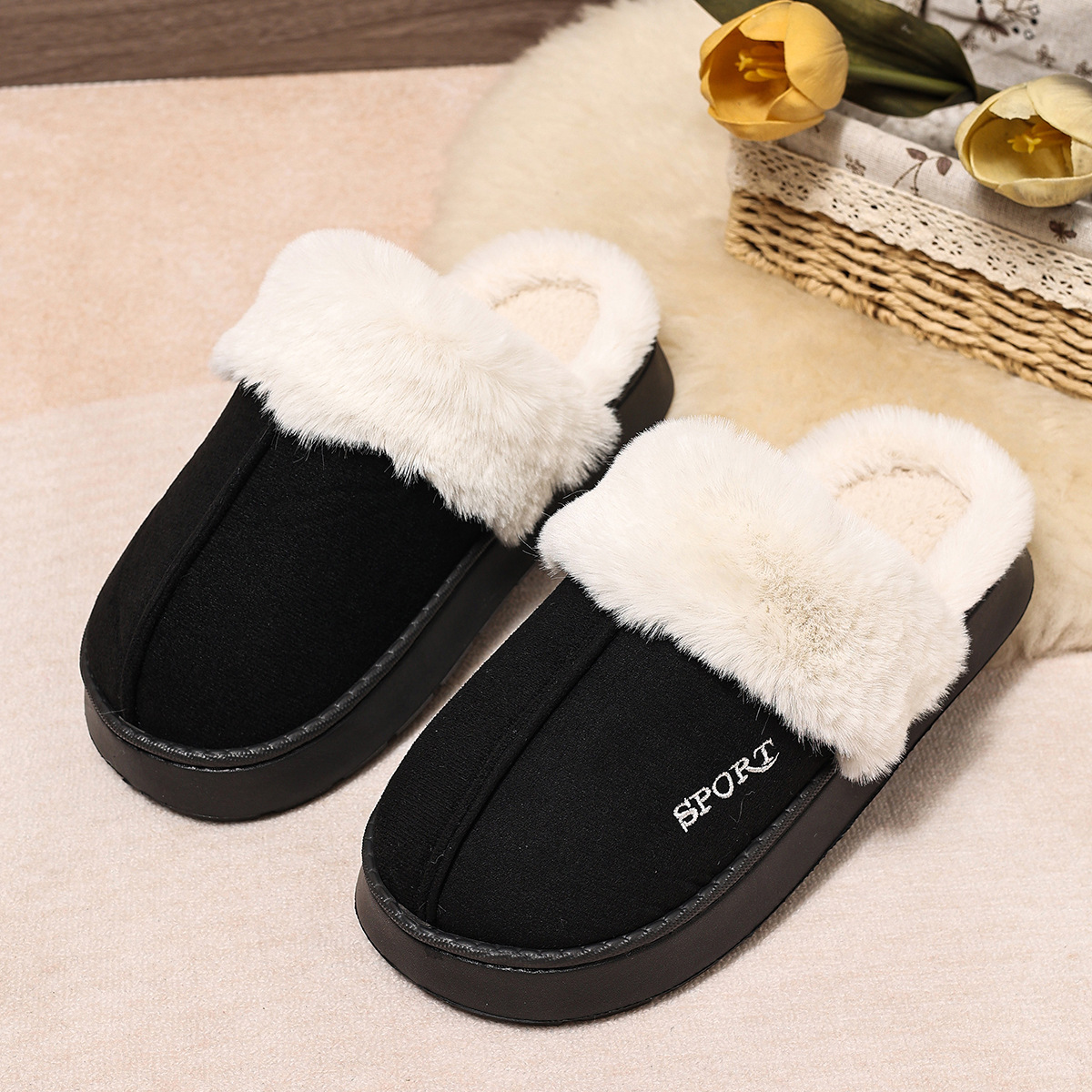 Zapatos de algodón en invierno, nuevas zapatillas de algodón de moda de peluche, zapatillas de algodón para hombres y mujeres, arrastre de algodón térmico y antideslizante en interiores al por mayor