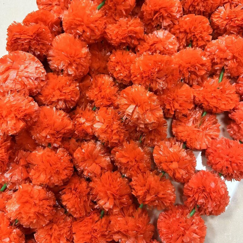国境を越えたハロウィーンのインド風装飾花輪、人工マリーゴールドの花飾り、メキシコの死者の日、東南アジア風|undefined