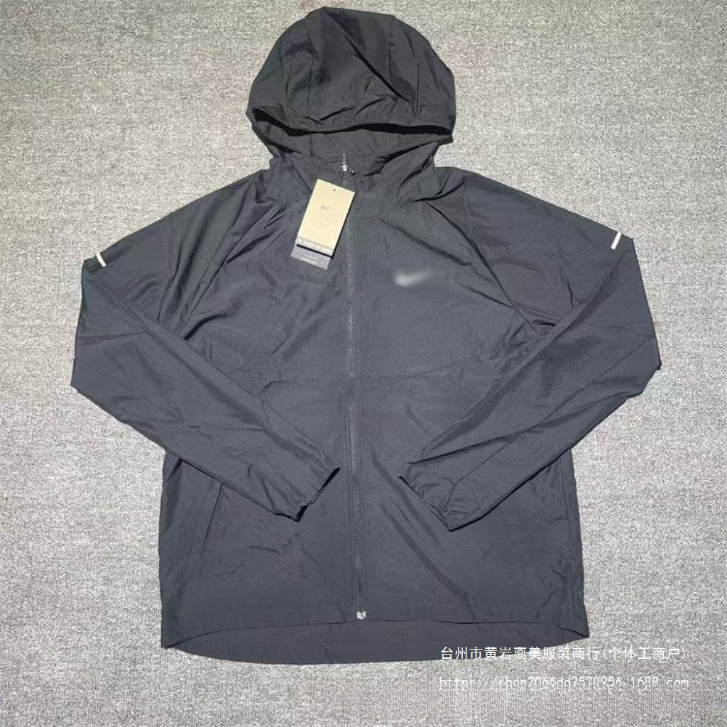 Cross-border high-quality, quick-drying, breathable, lightweight, and breathable sports jacket made of ice silk fabric, featuring a casual hooded design and a loose fit, suitable for running and training