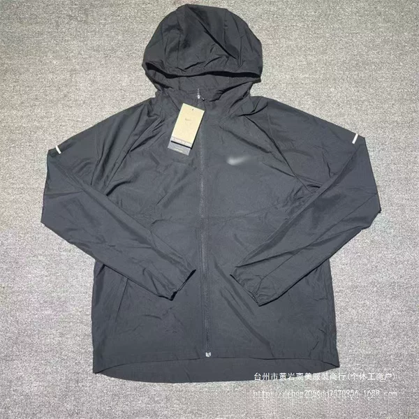Cross-border high-quality, quick-drying, breathable, lightweight, and breathable sports jacket made of ice silk fabric, featuring a casual hooded design and a loose fit, suitable for running and training