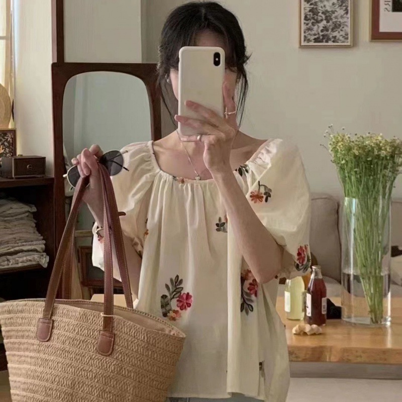 Summer design beige fresh shirt flower-shaped