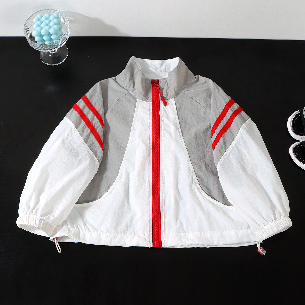 Ropa de asalto de niñas 2026 nuevo color de niños de tamaño medio y grande, chaqueta de verano delgada y transpirable