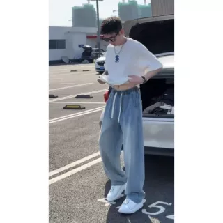 浅蓝色冰丝牛仔裤男款夏季薄款青少年松紧腰直筒垂感透气阔腿裤子