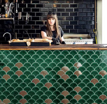 古铜色墨绿扇形鱼鳞砖 马赛克背景墙卫生间餐厅厨房吧台墙面瓷砖