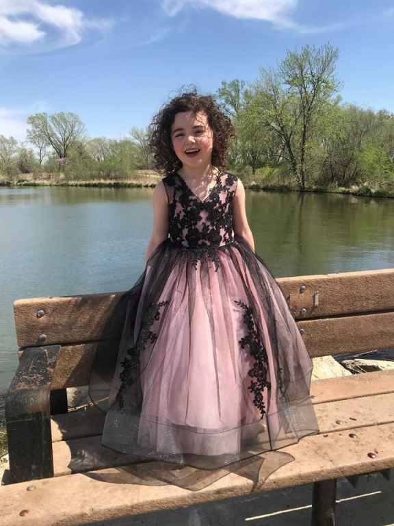 Vestido de niña de las flores de encaje estilo nuevo transfronterizo, vestido de boda largo hasta el suelo, vestido formal para niños, vestido de princesa hinchado para cumpleaños y actuaciones.