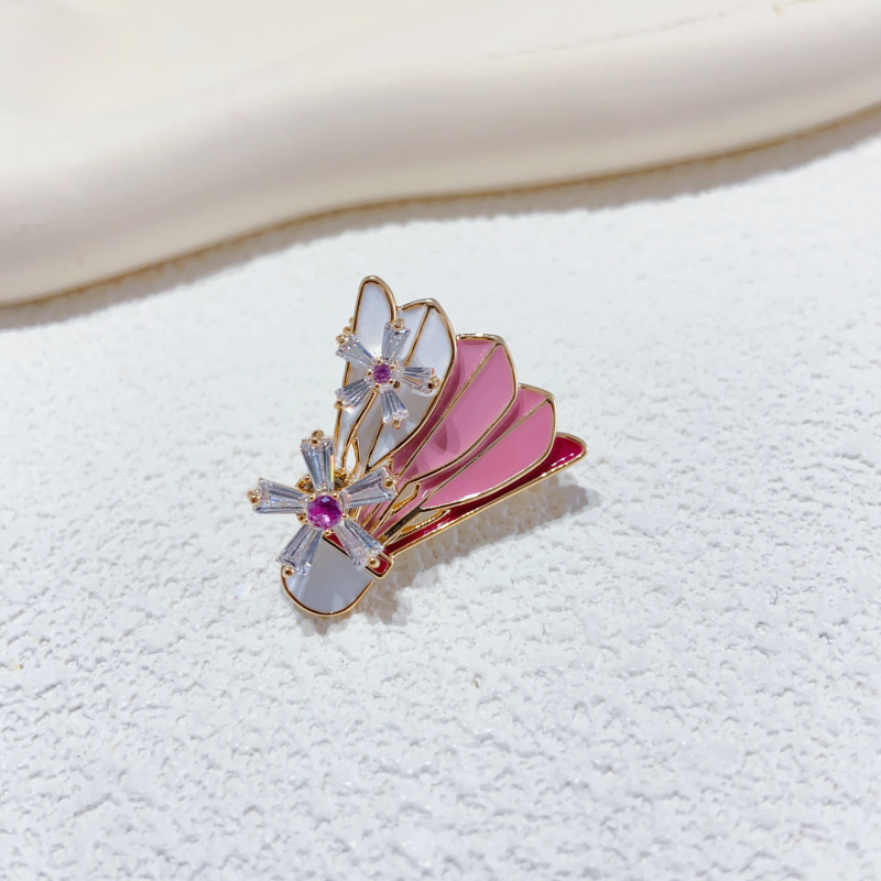 Sporty style rotatable badminton enamel brooch, unisex, unique and exquisite pin, versatile suit accessory