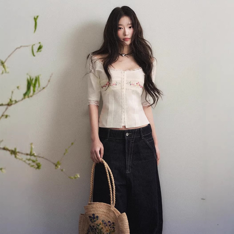 1P Studio Embroidered Square-Neck Shirt for Women, Spring and Summer, Waist-Cinching, Lace-Trimmed, Short-Sleeve Top with Unique Design