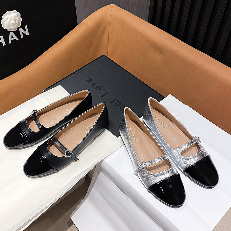 Giày Mary Jane nữ mũi tròn phối màu, khóa cài đính đá, gót thấp 1–3 cm, da mềm — Màu bạc, Màu đen