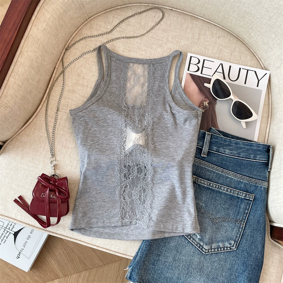 Серая спина с полым кружевным сшитым камзолом жилет женский летний новый тонкий тонкий с грудным ковриком короткий топ