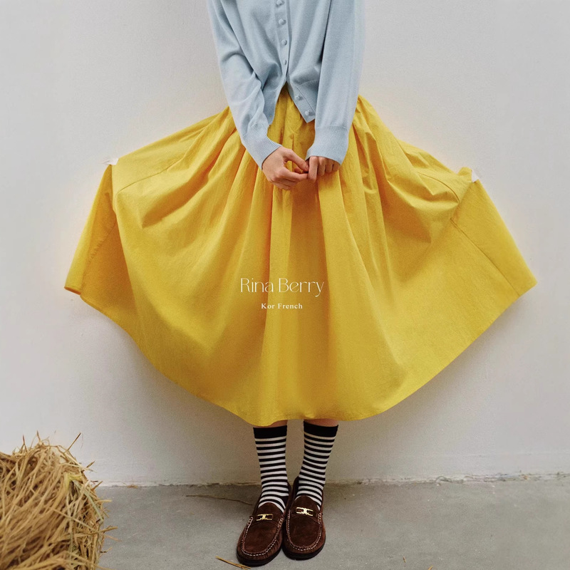 Bright Yellow Pleated Skirt with Elastic Waistband and Wide Hem, Versatile for Early Spring, Slimming and Elegant Bright Yellow Pleated Skirt with Elastic Waistband and Wide Hem, Versatile for Early Spring, Slimming and Elegant