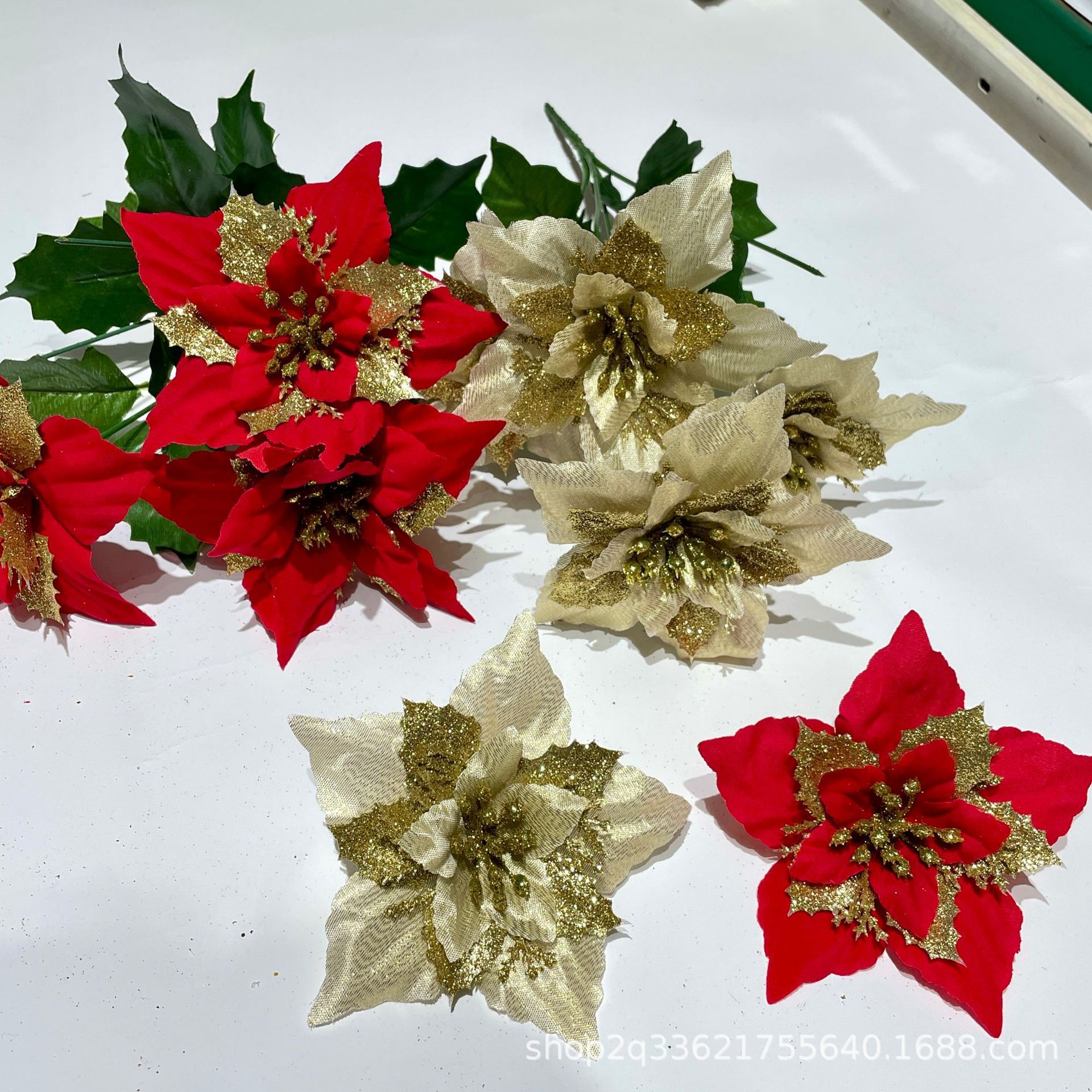Fábrica directa al por mayor flor de Navidad 9cm tela de terciopelo rojo oro rosa ramo de plástico decoración de Navidad