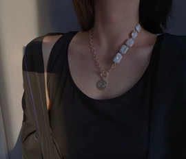 天然珍珠耳饰;天然珍珠项饰;胸针