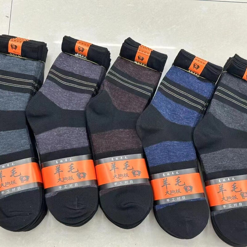 Winter Men's Large-Foot Wool Bulk Socks, High-Tube Handmade Seamless Socks, Wholesale for Street Vendors