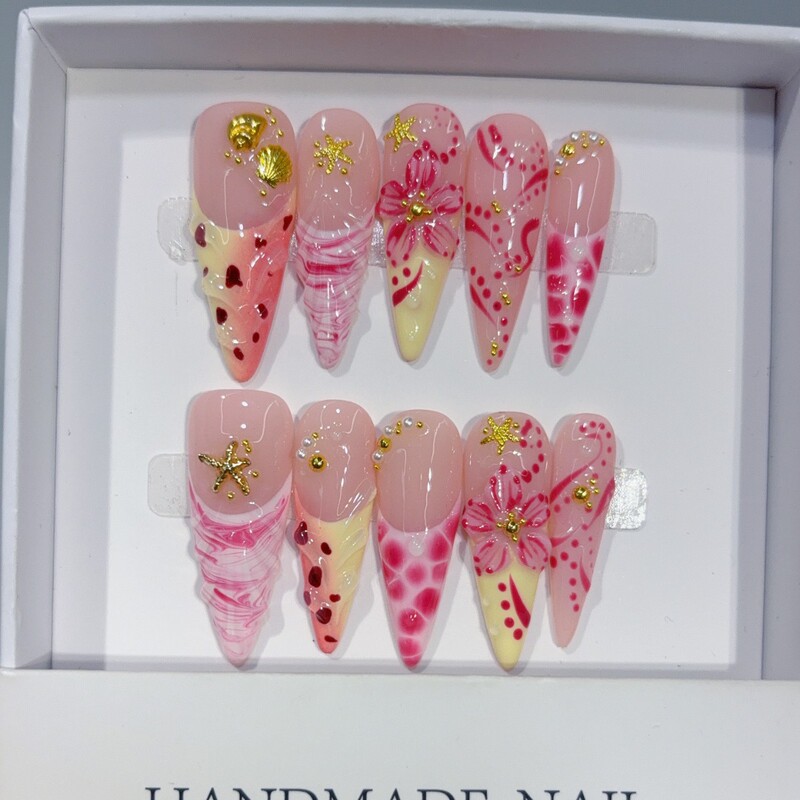 Wearable nail tips in yellow and white, 10-piece set, cross-border French and European fashion, gradient diamond flowers, 3D design, faux nails with carved patterns Wearable nail tips in yellow and white, 10-piece set, cross-border French and European fashion, gradient diamond flowers, 3D design, faux nails with carved patterns