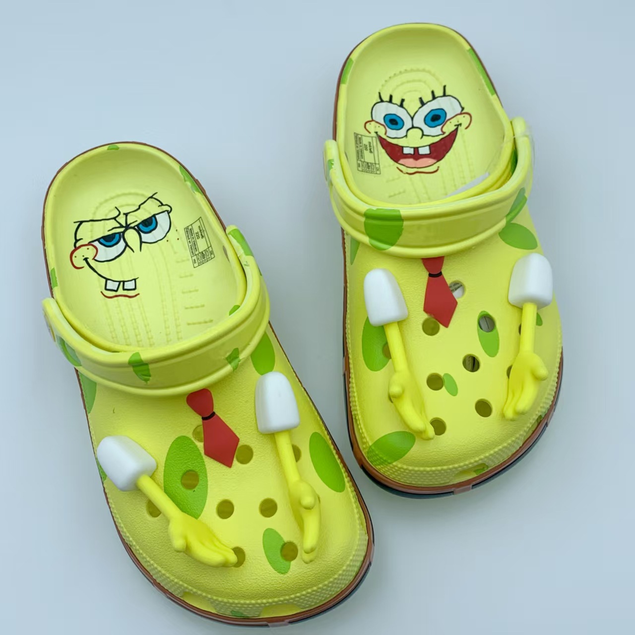 Croos dibujos animados esponjaBob agujero zapatos hombre y mujer zapatos respirables sandalias cómodas al aire libre zapatos de playa para padres