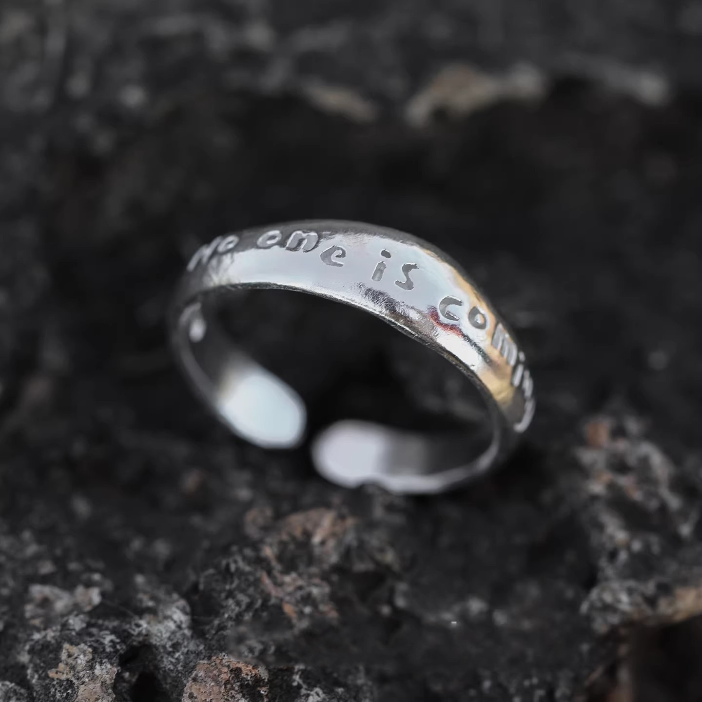 Zelfontworpen Engelse letter, gepersonaliseerd, eenvoudig, niche design, modieuze stijl, trendy en veelzijdig, unisex_voghion.com