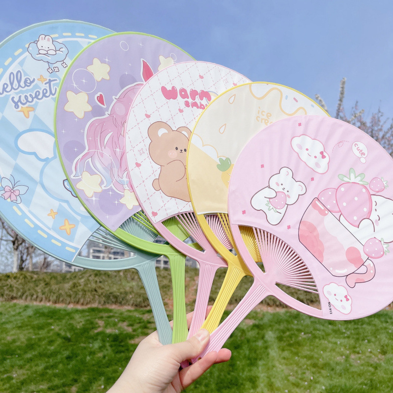 Large fan cartoon in summer hand shake fan wind college students'…