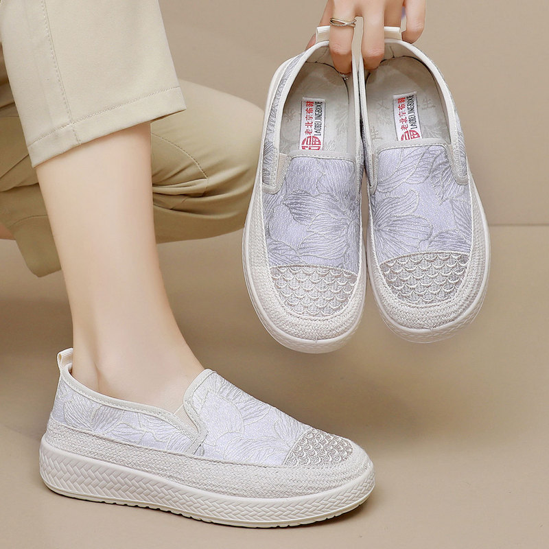 2026 Autumn New Style Old Beijing Cloth Shoes for Women, Chinese Style Embroidered Comfortable Casual Slip-On Lazy Fisherman Shoes 2026 Autumn New Style Old Beijing Cloth Shoes for Women, Chinese Style Embroidered Comfortable Casual Slip-On Lazy Fisherman Shoes