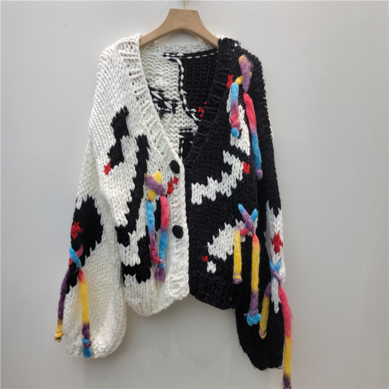 2025 otoño y invierno relajado manuales bordas gruesas agujas de color de collar V cardigans de punto de camisa corta de suéter de mujer abrigo