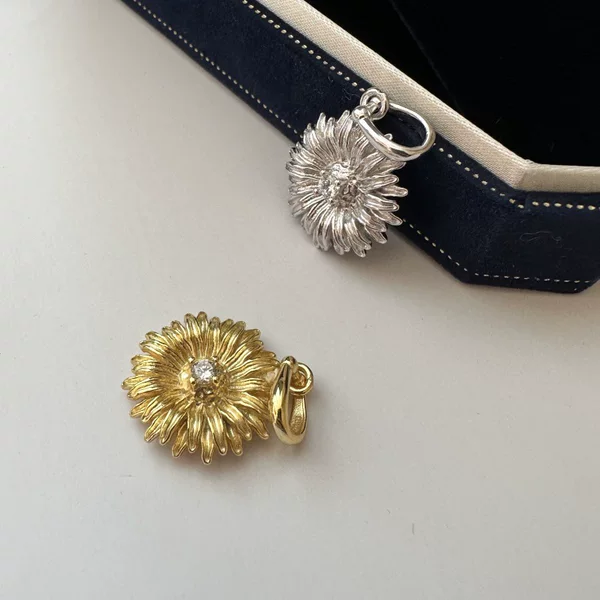 Antique vintage Sterling Silver S925 Sunflower Pendant French Retro Niche Design Light Luxury Small Flower Pendant