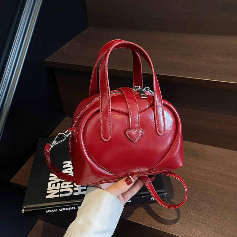 Bolsos populares de este año 2025 verano nuevo estilo bolso femenino diseño de nicho bolso de hombro moda amor bolso de mensajero marea