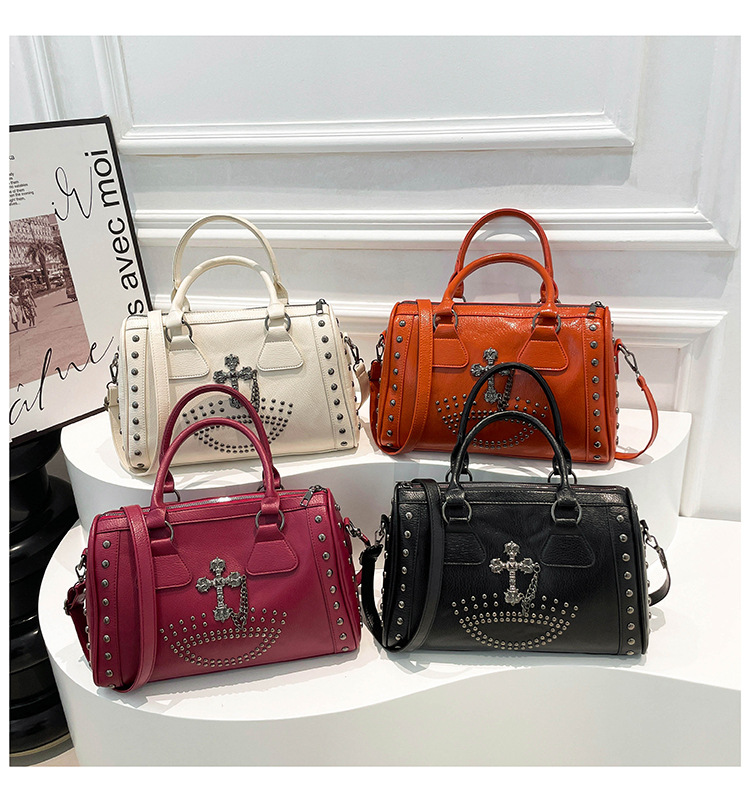 Women's Pu Leather Cross Classic Style  Chain Pillow Shape Zipper Shoulder Bag Handbag Crossbody Bag display picture 13