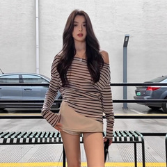 ニッチプライベートオフショルダーストライプコントラストカラー長袖Tシャツ2025新しいファッショナブルで高価なルーズで多用途な中空トップ